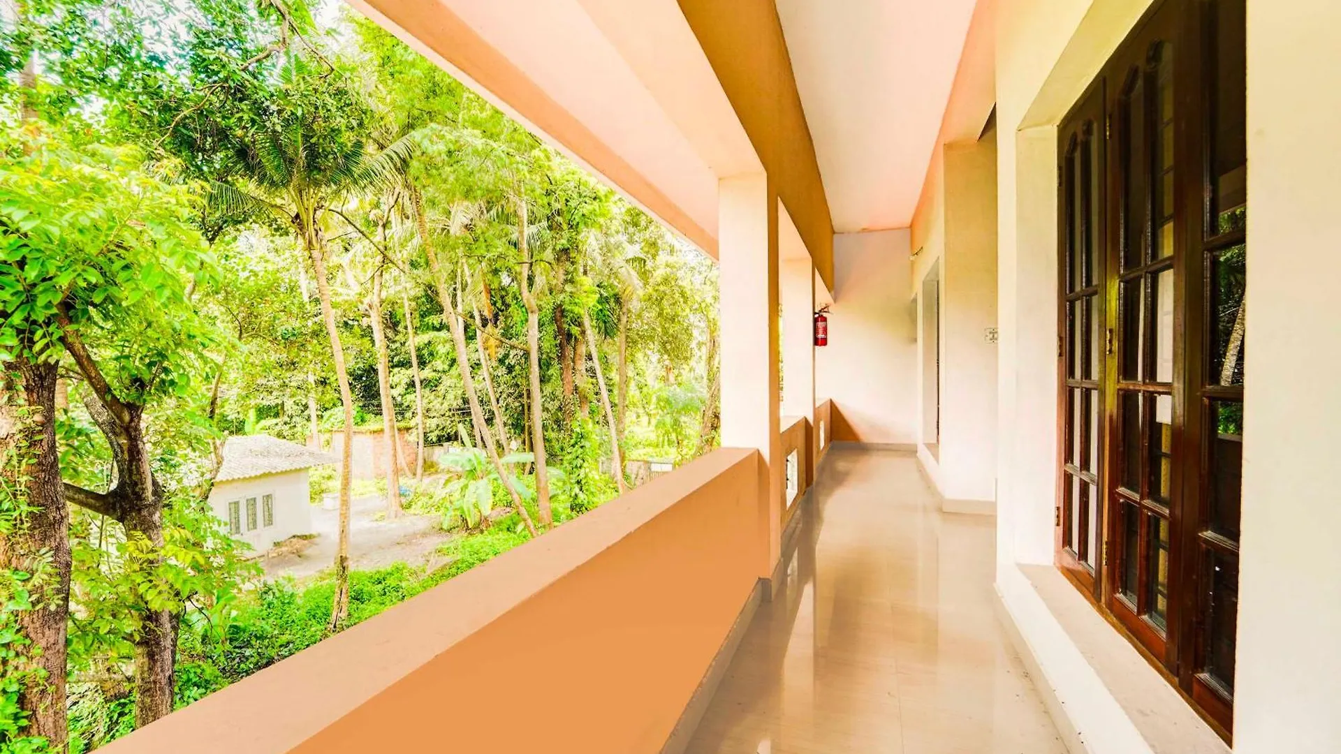 Collection O Nettoor Near Lakeshore Hospital Kochi 3*,  India