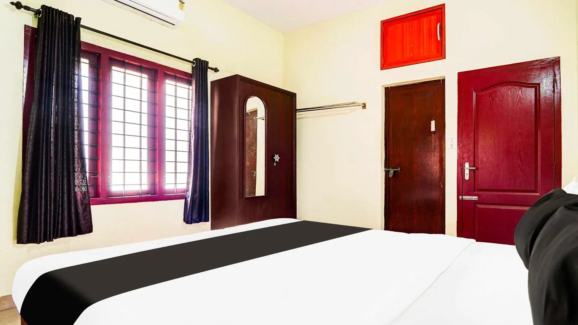 Hotel Collection O Nettoor Near Lakeshore Hospital Kochi