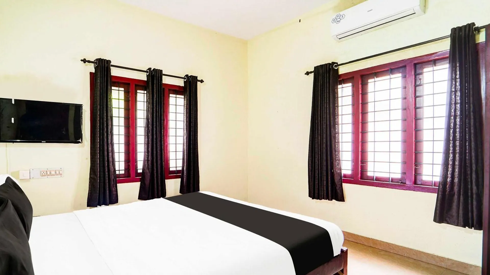 Kochi Collection O Nettoor Near Lakeshore Hospital